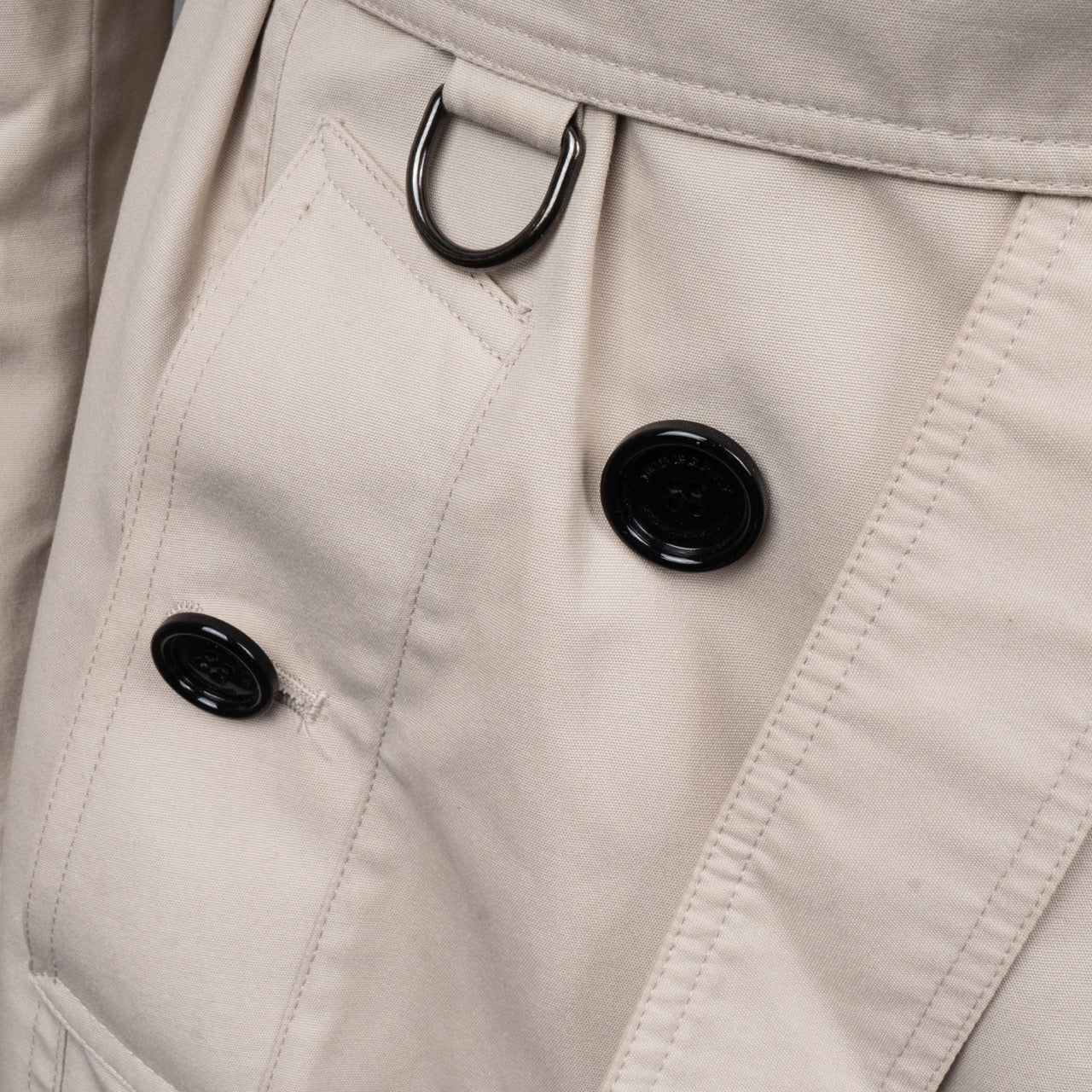 Burberry Beige Iconic Trenchcoat (D34)