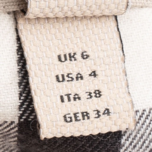 Burberry Beige Iconic Trenchcoat (D34)