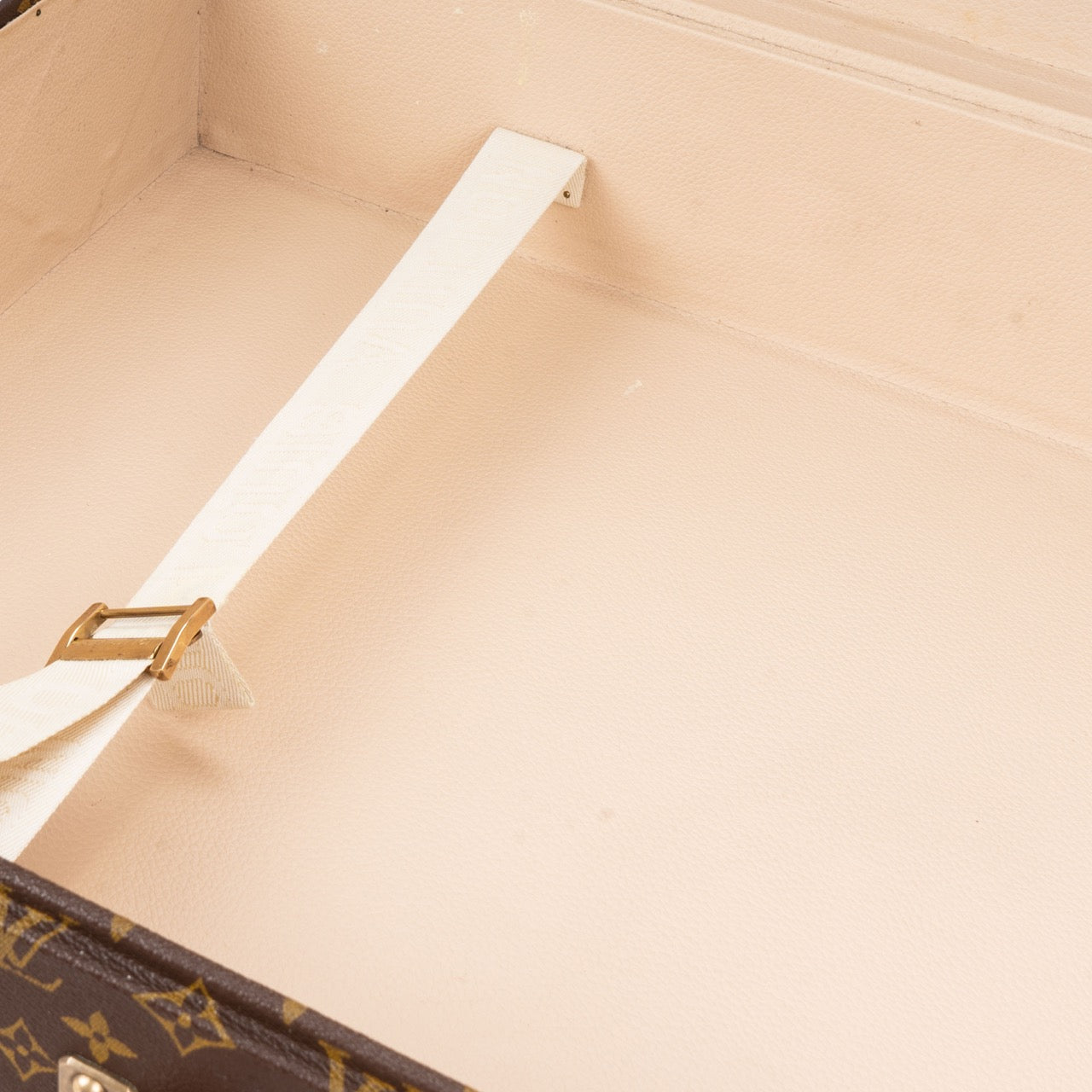 Louis Vuitton Canvas Monogram Bisten 70 Trunk Koffer