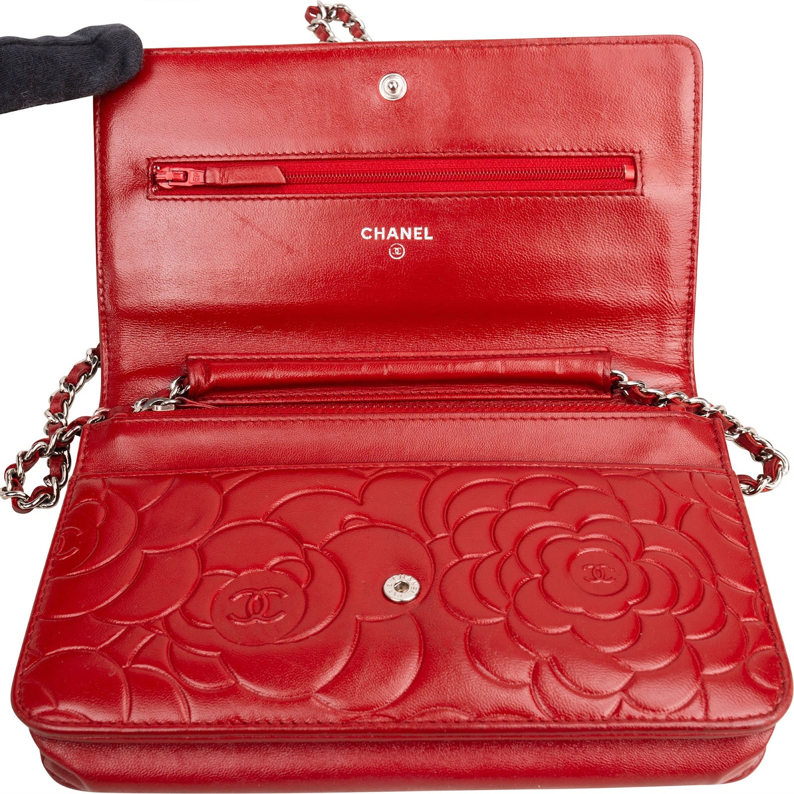 [🔄️B20 / F44] Chanel Embossed Camellia Leather Wallet on Chain Crossbody Bag - vintageandkickz