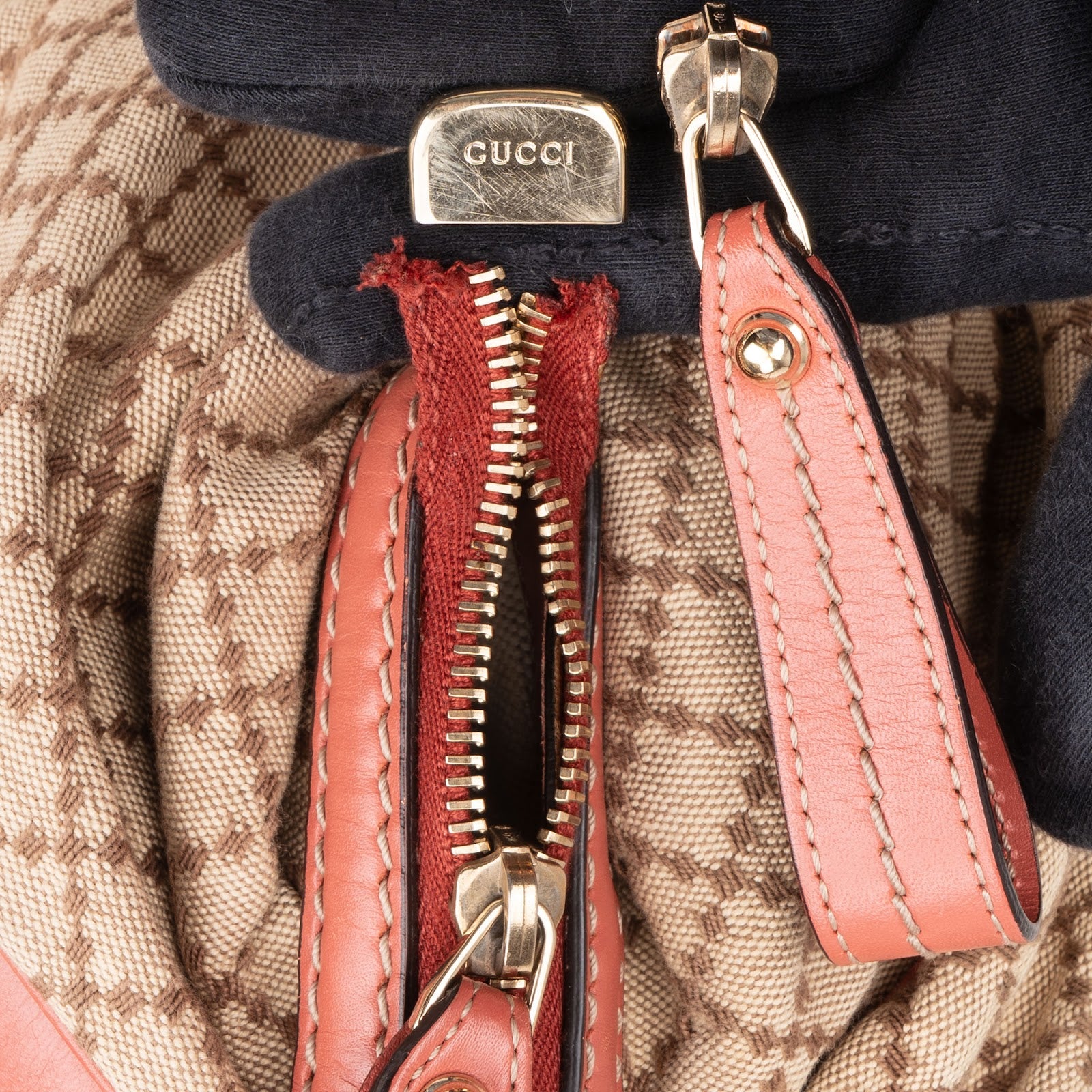 [🔄️B09 / F55] Gucci Diamante Canvas Sukey Handbag - vintageandkickz