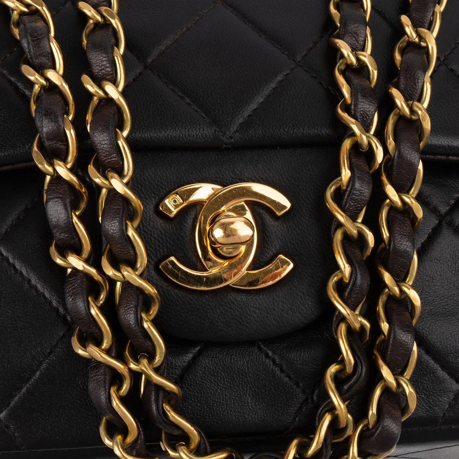 [🔄️B11 / F28] Chanel Quilted Lambskin Medium Double Flap Shoulder Bag - vintageandkickz