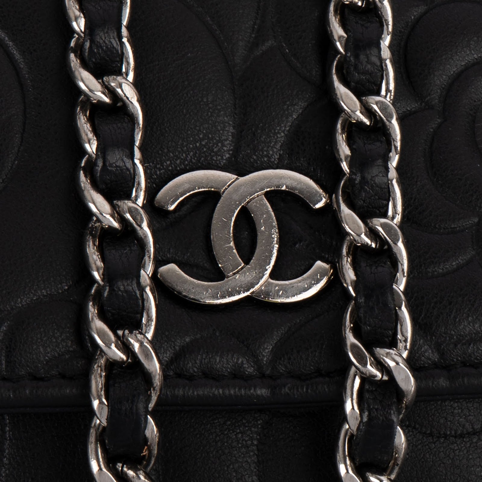 [🔄️B06 / F04] Chanel Embossed Calfskin Camellia On Chain Wallet - vintageandkickz