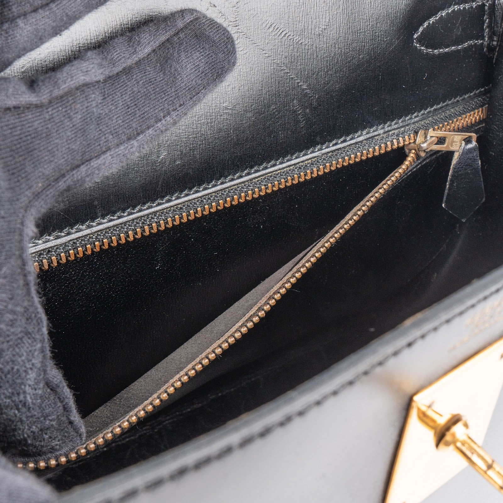 Hermès Box Calf Leather Kelly 32 Handbag - vintageandkickz