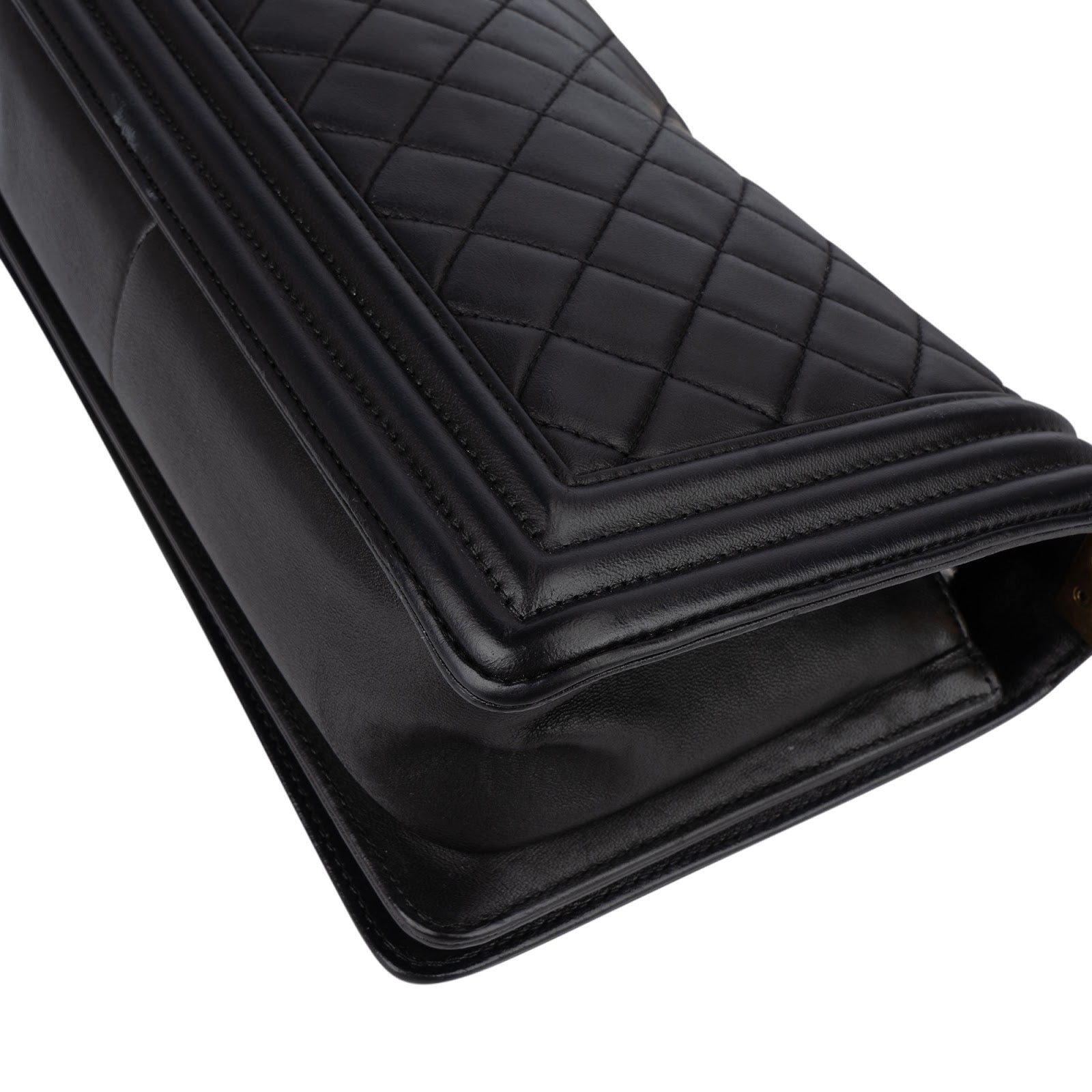 [🔄️B11 / F30] Chanel Quilted Lambskin Medium Boy Crossbody Bag - vintageandkickz