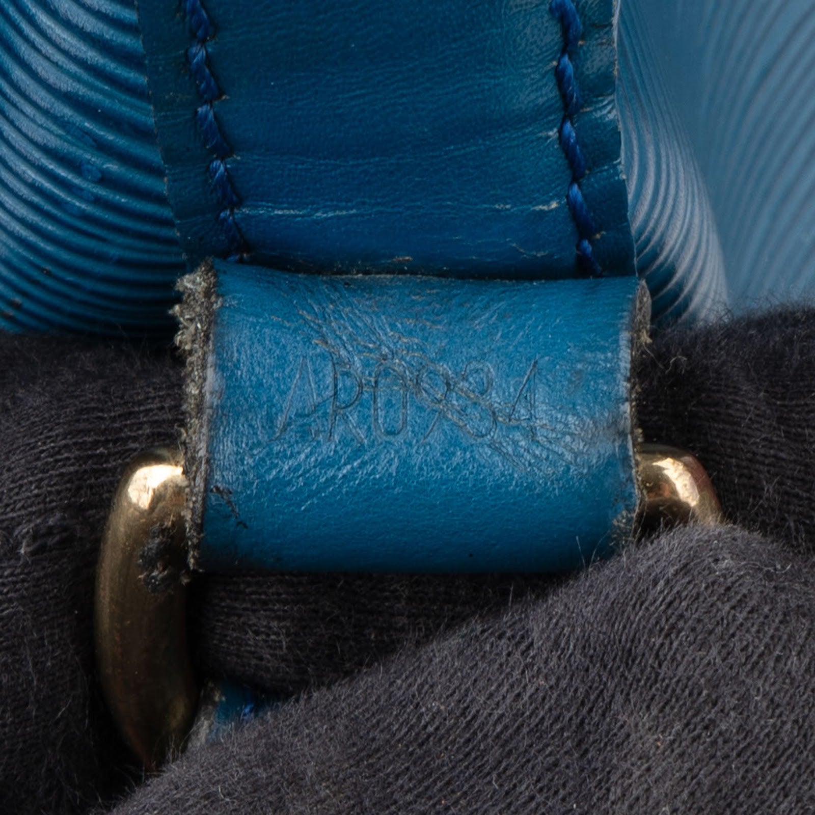 [🔄️B08 / F10] Louis Vuitton Blue Epi Leather Sac Noé Grande Shoulder Bag - vintageandkickz