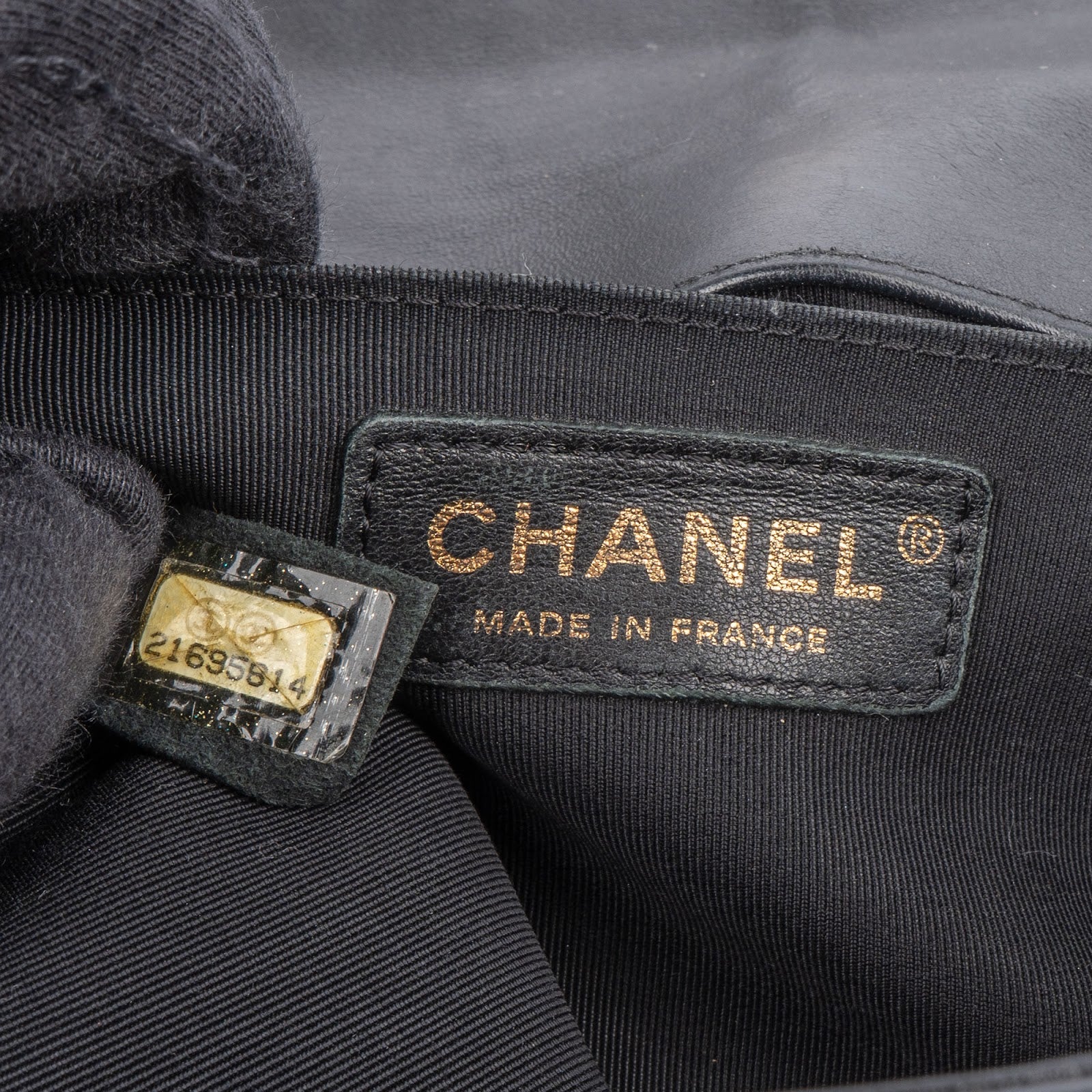 [🔄️B11 / F30] Chanel Quilted Lambskin Medium Boy Crossbody Bag - vintageandkickz