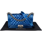 Chanel Quilted Patent Leather Boy Single Flap Crossbody Bag xx flecken auf der Lackleder Klappe? - vintageandkickz