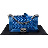 Chanel Quilted Patent Leather Boy Single Flap Crossbody Bag xx flecken auf der Lackleder Klappe? - vintageandkickz