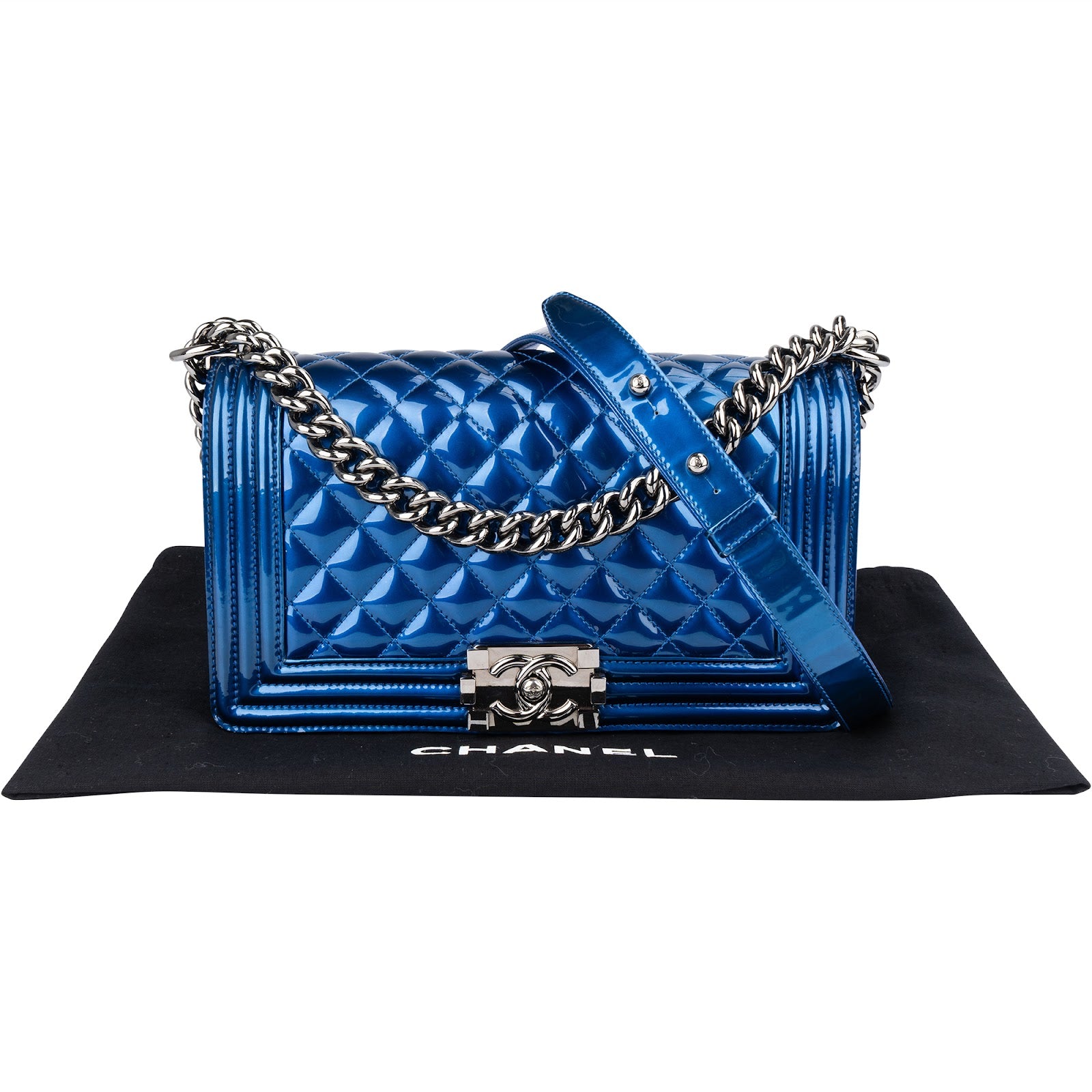 Chanel Quilted Patent Leather Boy Single Flap Crossbody Bag xx flecken auf der Lackleder Klappe? - vintageandkickz