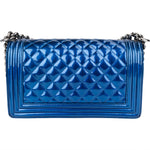 Chanel Quilted Patent Leather Boy Single Flap Crossbody Bag xx flecken auf der Lackleder Klappe? - vintageandkickz