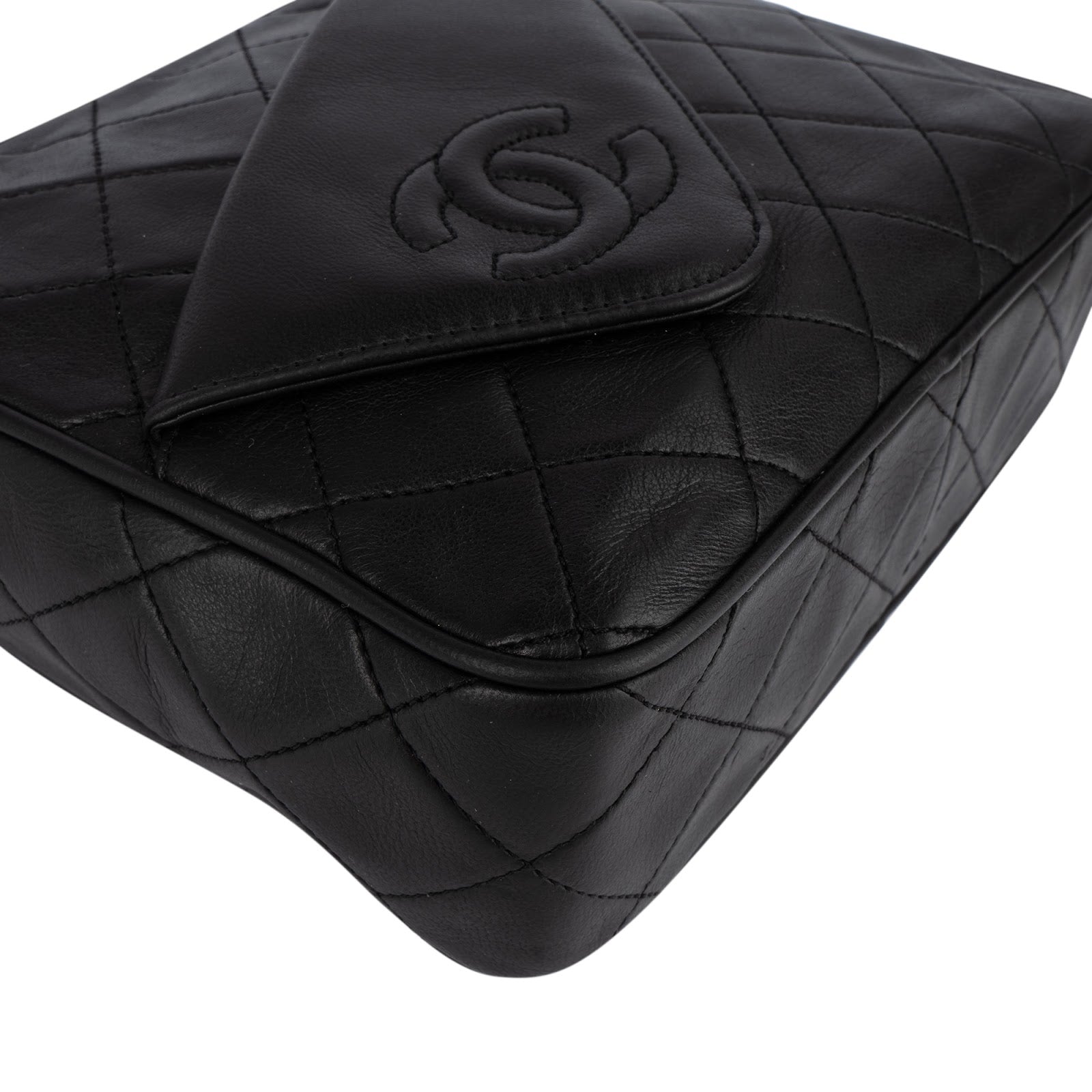 [🔄️B23 / F14] Chanel Quilted Lambskin Vintage Tassel Camera Crossbody Bag - vintageandkickz