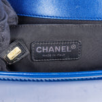 Chanel Quilted Patent Leather Boy Single Flap Crossbody Bag xx flecken auf der Lackleder Klappe? - vintageandkickz