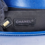 Chanel Quilted Patent Leather Boy Single Flap Crossbody Bag xx flecken auf der Lackleder Klappe? - vintageandkickz