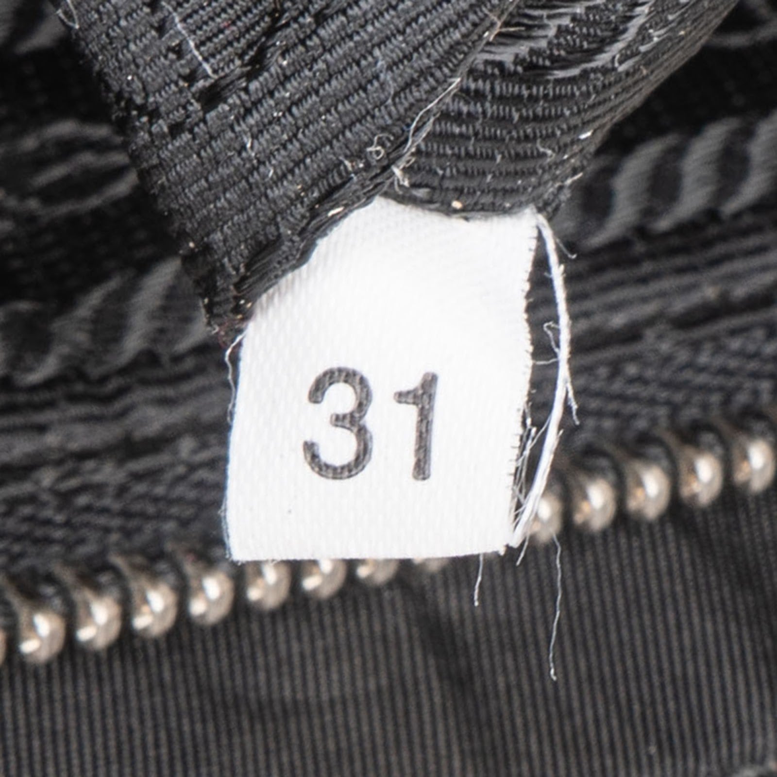 [🔄️B20 / F33] Prada Tessuto Nylon Shoulder Bag - vintageandkickz