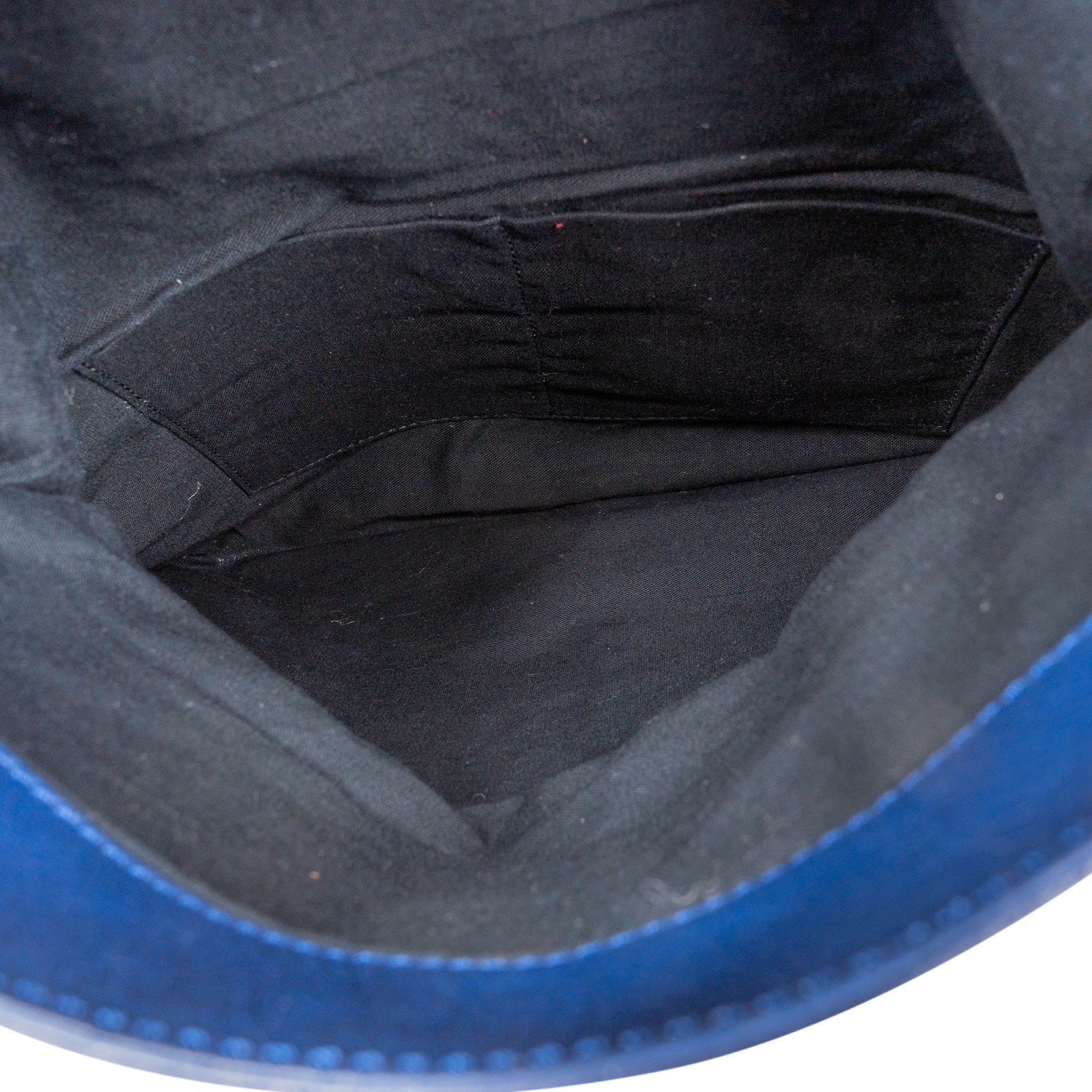 [🔄️B07 / F22] Balenciaga Arena Clutch - vintageandkickz