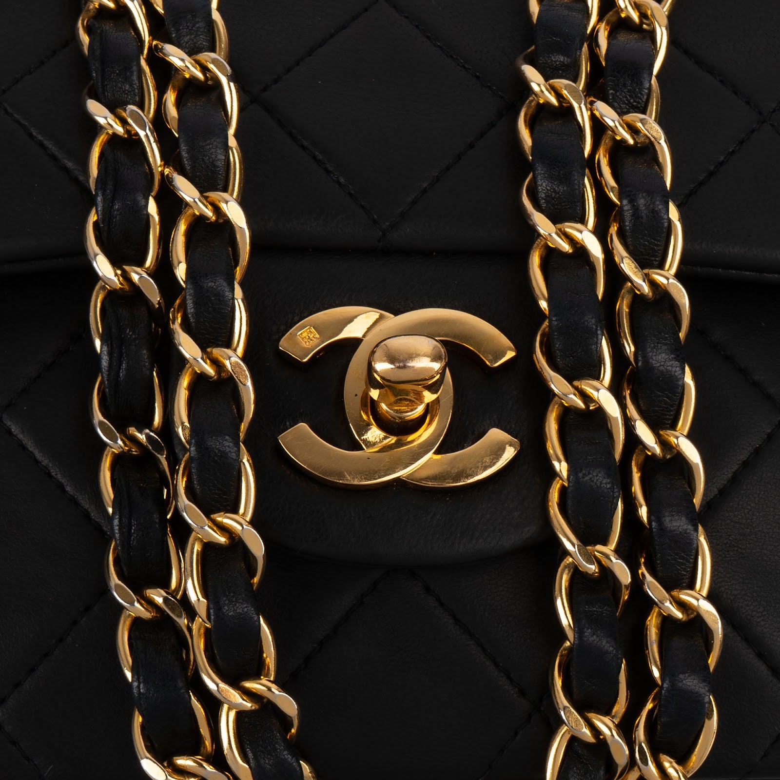 [🔄️B08 / F44] Chanel Quilted Lambskin Medium Double Flap Shoulder Bag - vintageandkickz