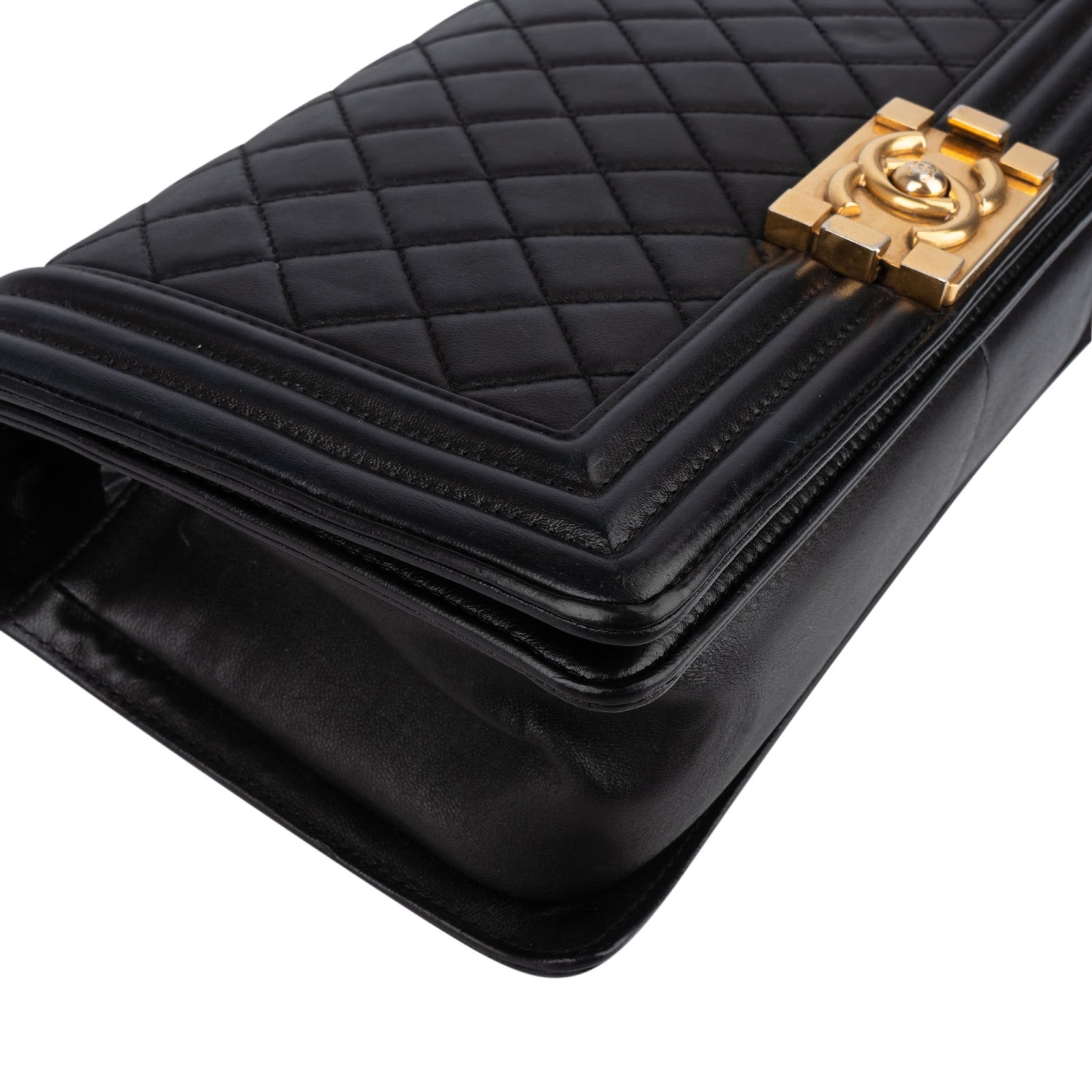 [🔄️B11 / F30] Chanel Quilted Lambskin Medium Boy Crossbody Bag - vintageandkickz