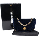 Chanel Chevron Velvet Half Moon Single Flap Crossbody Bag xxverschluss erneuern - vintageandkickz