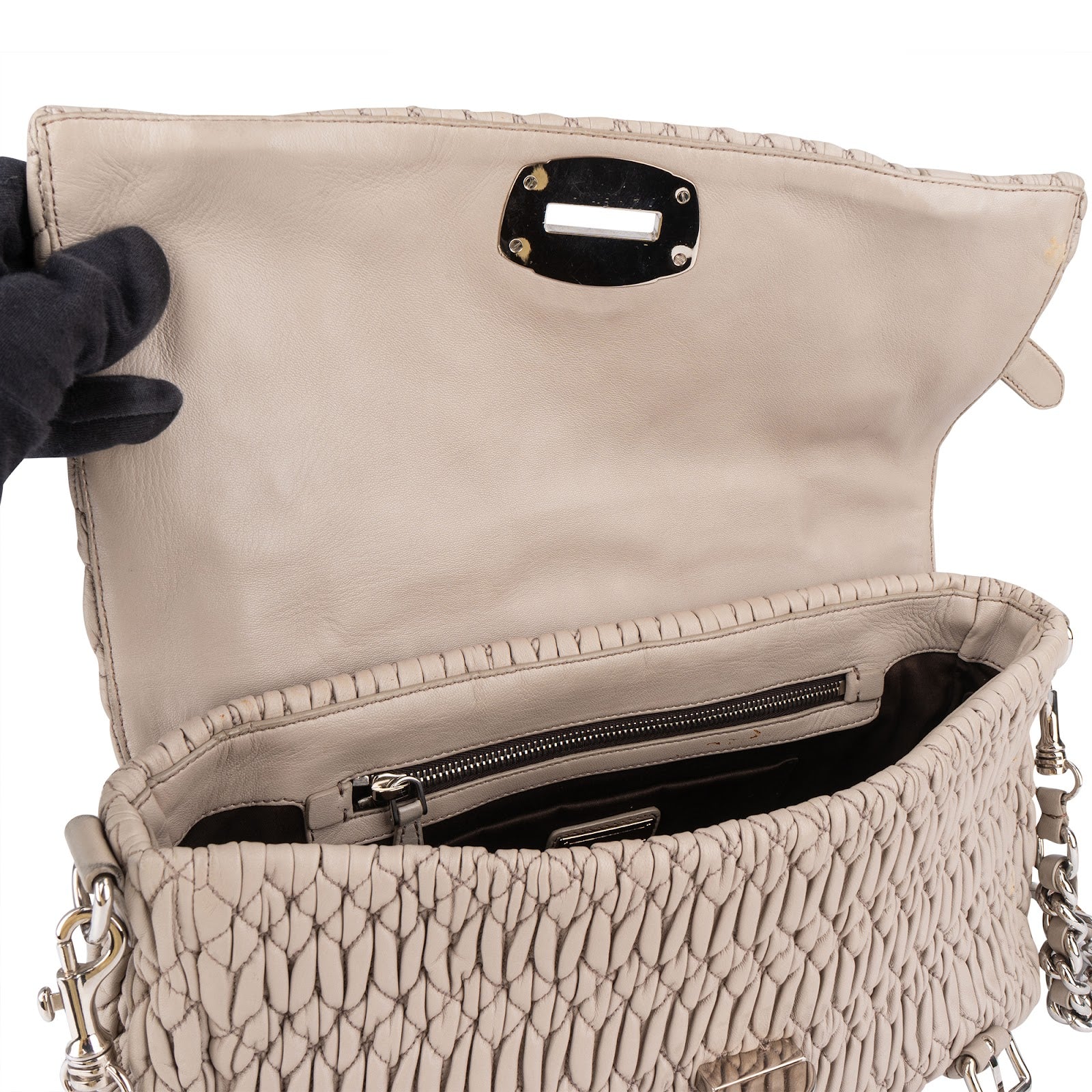 [🔄️B24 / F17] Miu Miu Matelassé Leather Coffer Handbag - vintageandkickz