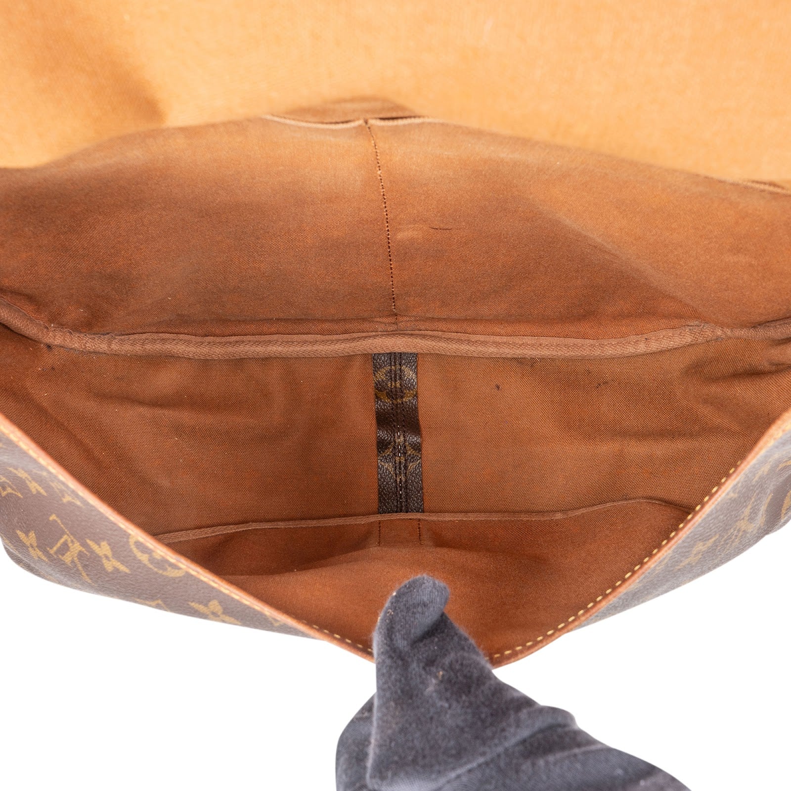 [🔄️B09 / F26] Louis Vuitton Monogram Canvas Saumur 30 Crossbody Bag - vintageandkickz