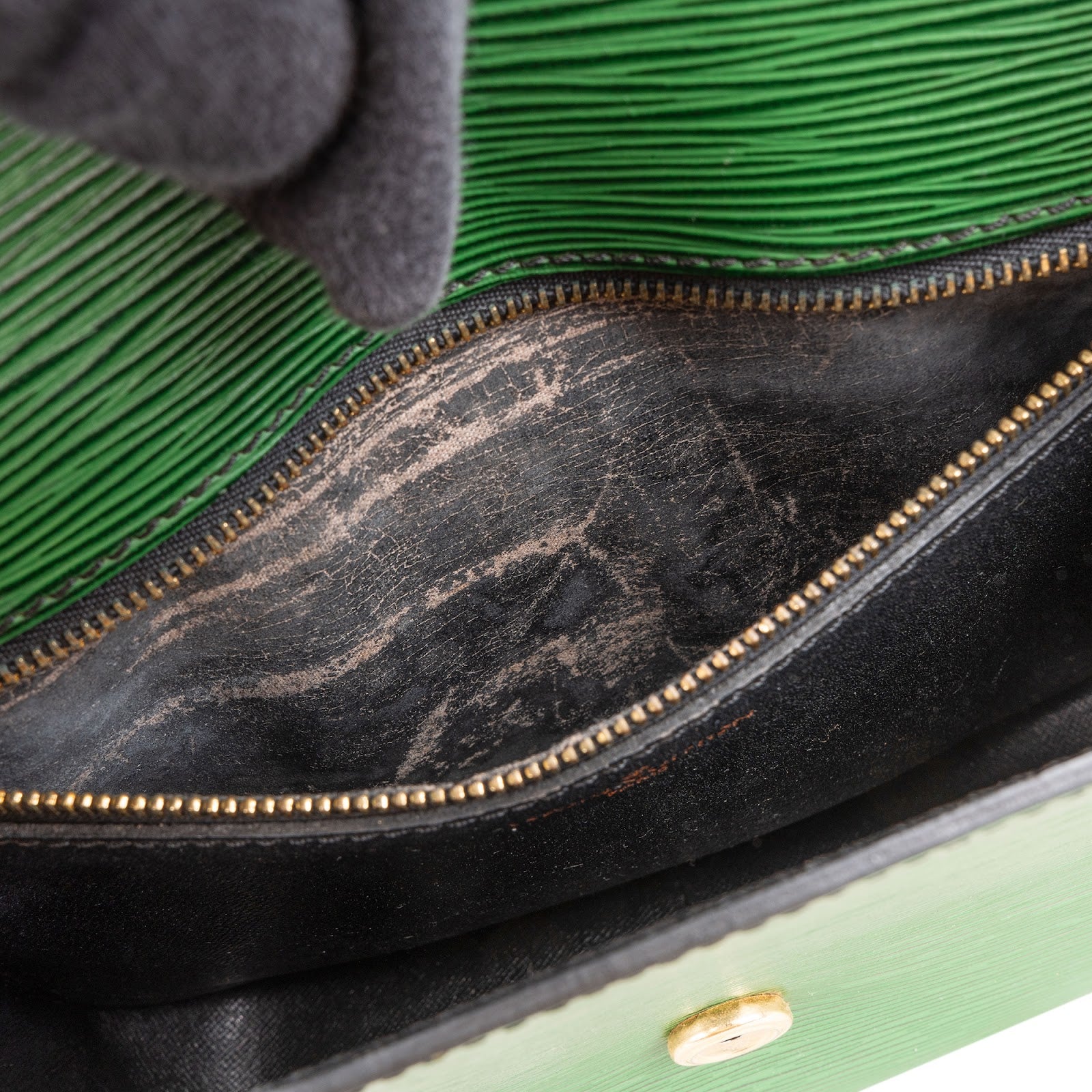 Louis Vuitton Green Epi Leather Saint Cloud GM Crossbody Bag - vintageandkickz