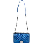 Chanel Quilted Patent Leather Boy Single Flap Crossbody Bag xx flecken auf der Lackleder Klappe? - vintageandkickz