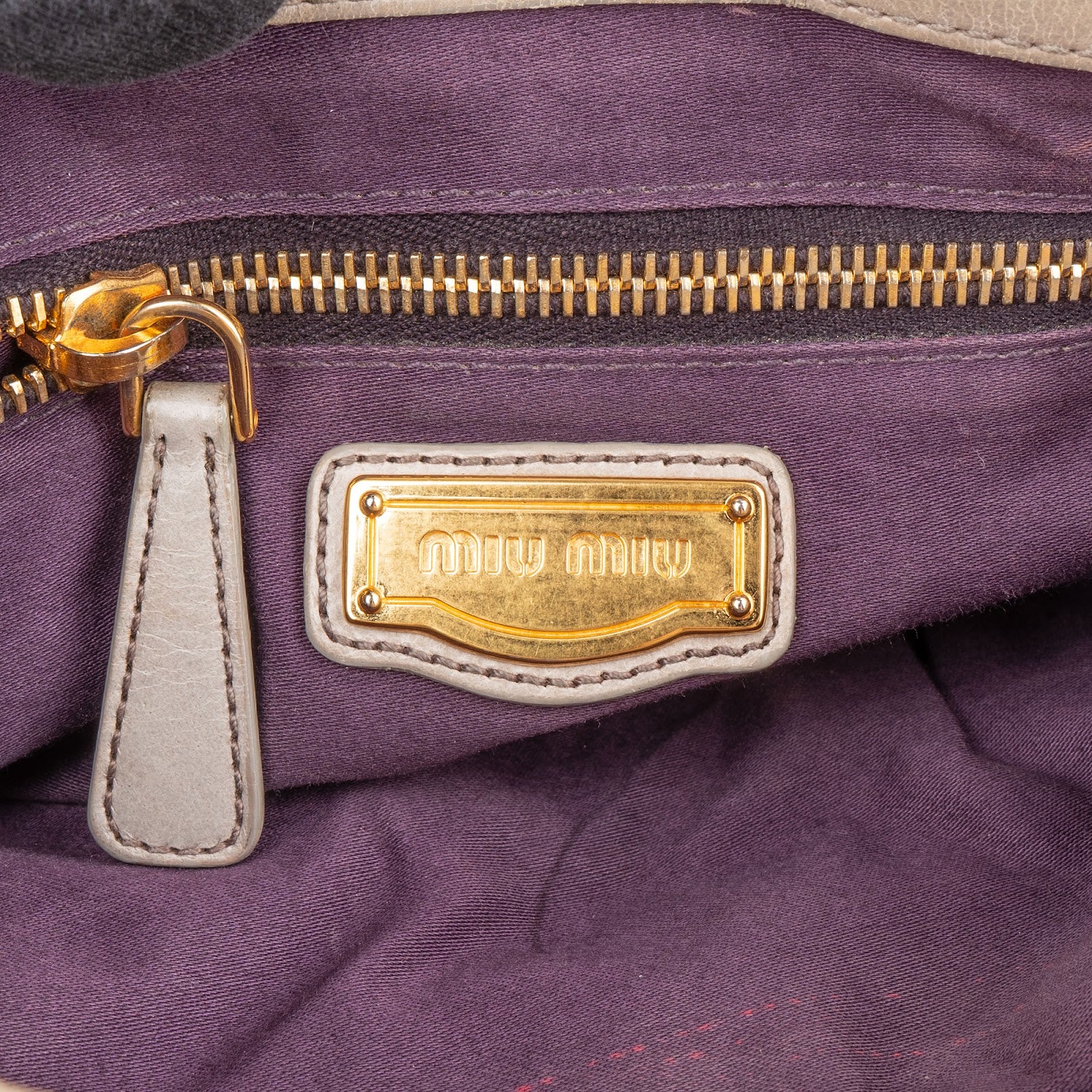 [🔄️B24 / F18] Miu Miu Vitello Lux Coffer Crossbody Bag - vintageandkickz