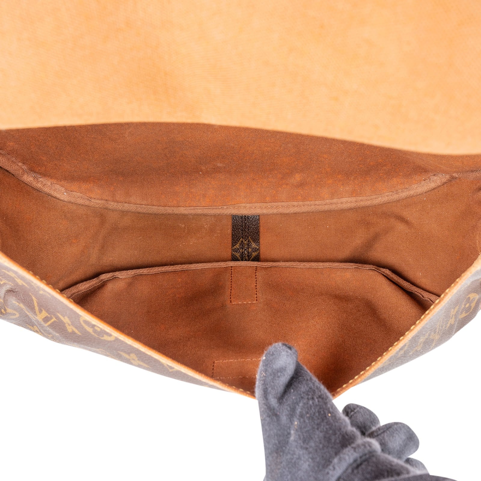 [🔄️B09 / F26] Louis Vuitton Monogram Canvas Saumur 30 Crossbody Bag - vintageandkickz
