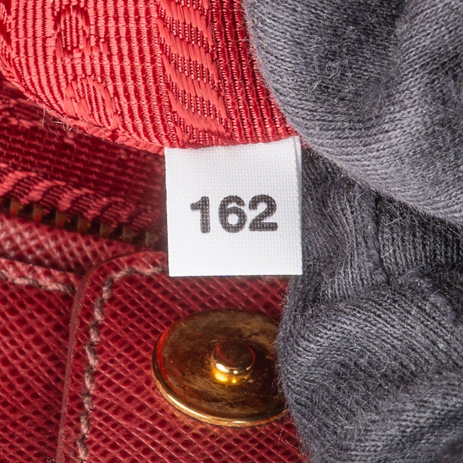 Prada Saffiano Leather Lux Galleria Handbag - vintageandkickz