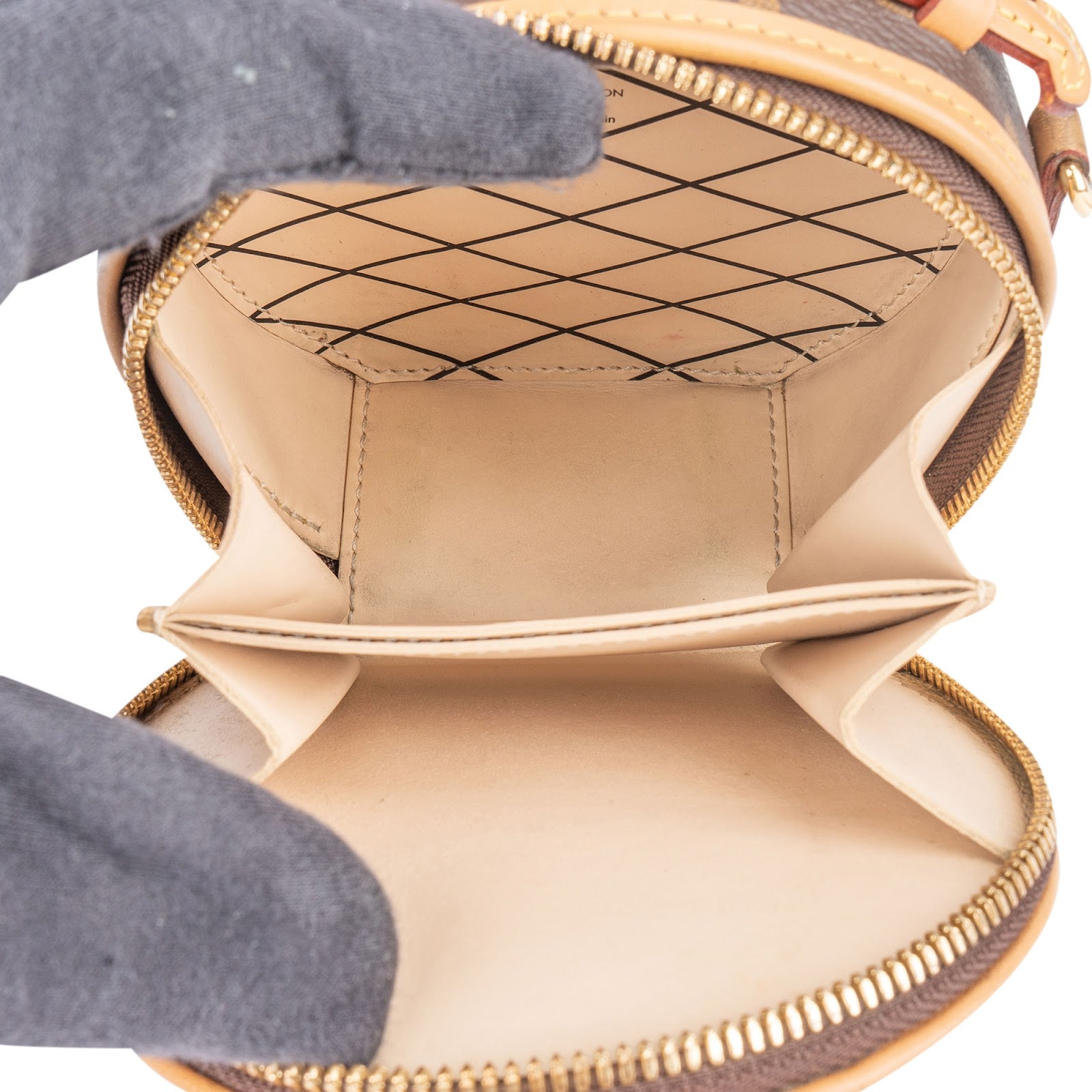 Louis Vuitton Monogram Canvas Boite Chapeau Souple Mini Crossbody Bag xx leder angemalt? - vintageandkickz