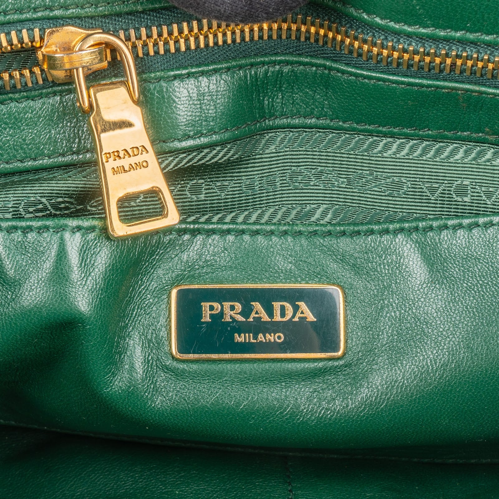 [🔄️B24 / F27] Prada Tessuto Gauffre Convertible Shoulder Bag - vintageandkickz