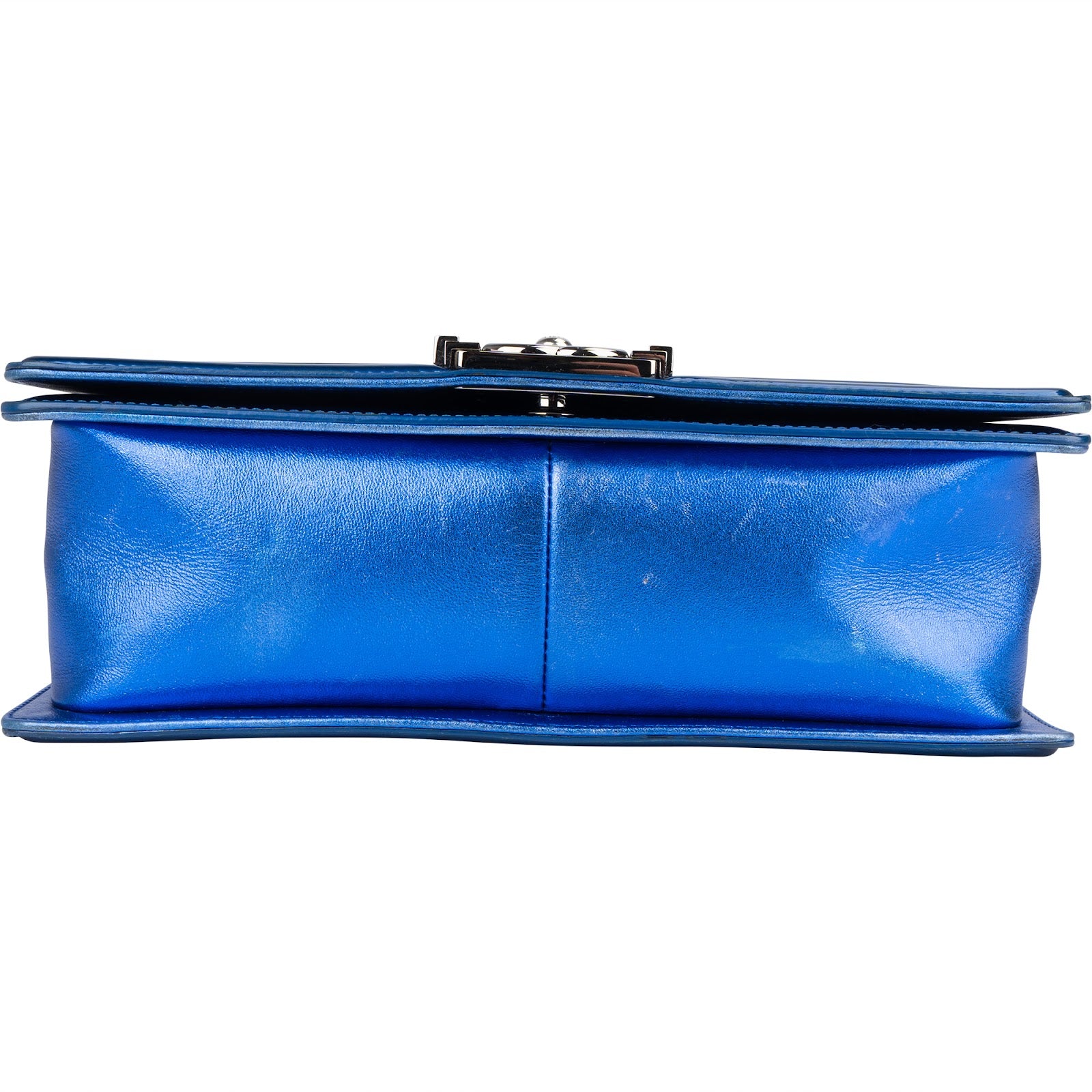 Chanel Quilted Patent Leather Boy Single Flap Crossbody Bag xx flecken auf der Lackleder Klappe? - vintageandkickz