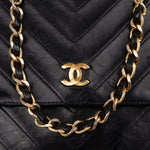 [🔄️B20 / F21] Chanel Lambskin Chevron Single Flap Crossbody Bag - vintageandkickz