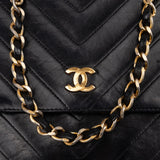 [🔄️B20 / F21] Chanel Lambskin Chevron Single Flap Crossbody Bag - vintageandkickz