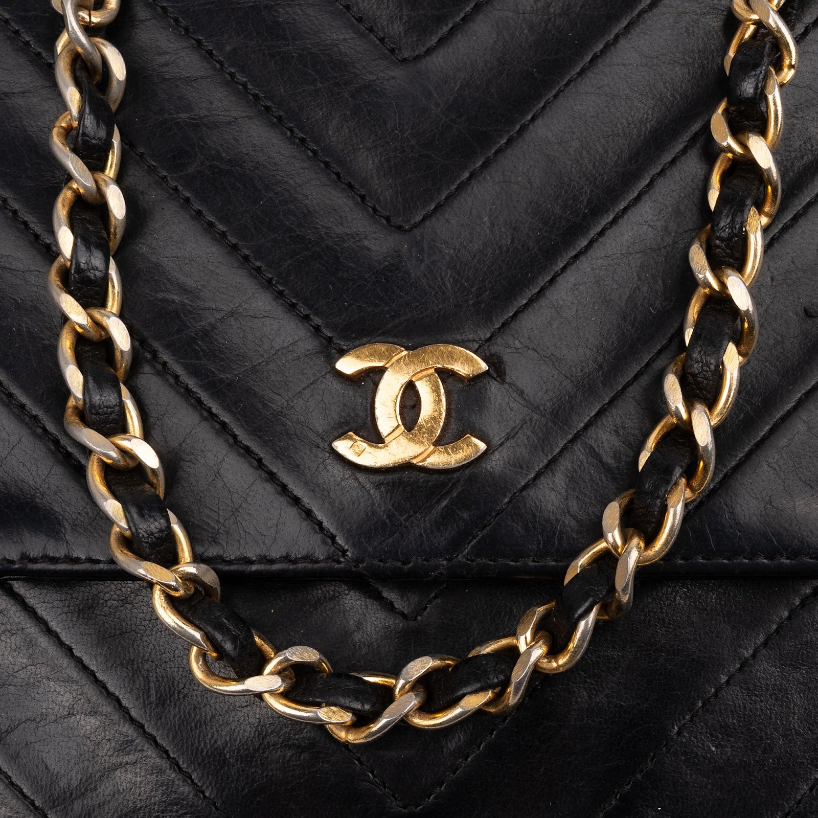 [🔄️B20 / F21] Chanel Lambskin Chevron Single Flap Crossbody Bag - vintageandkickz