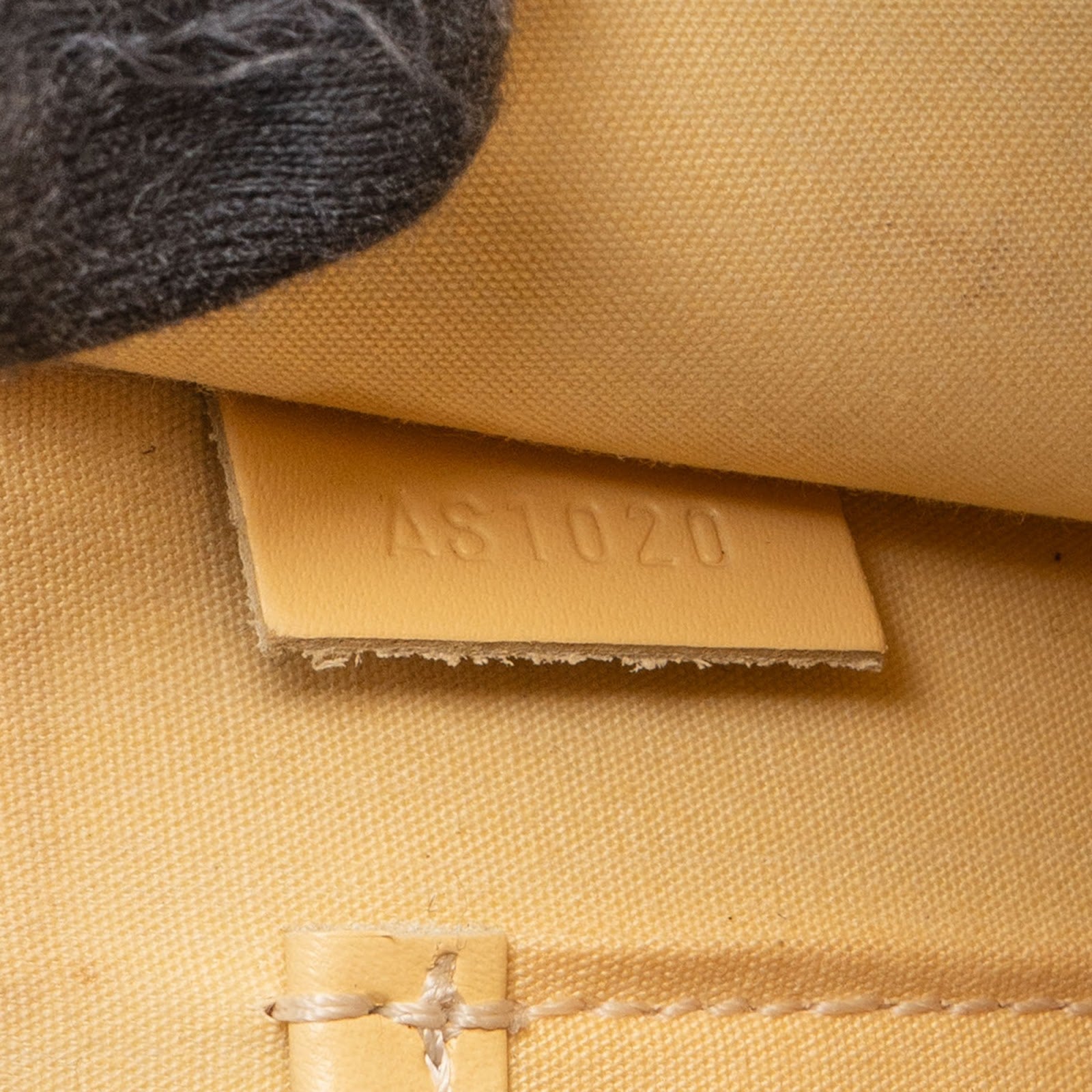 Louis Vuitton Vanille Epi Leather Honfleur Shoulder Bag - vintageandkickz