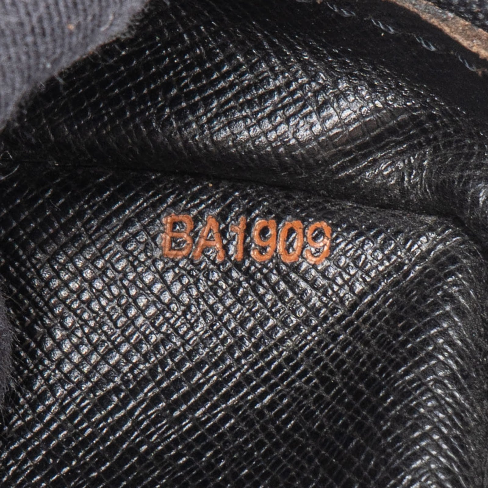 [🔄️B15 / F11] Louis Vuitton Noir Epi Leather Porte-Documents Voyage Handbag - vintageandkickz