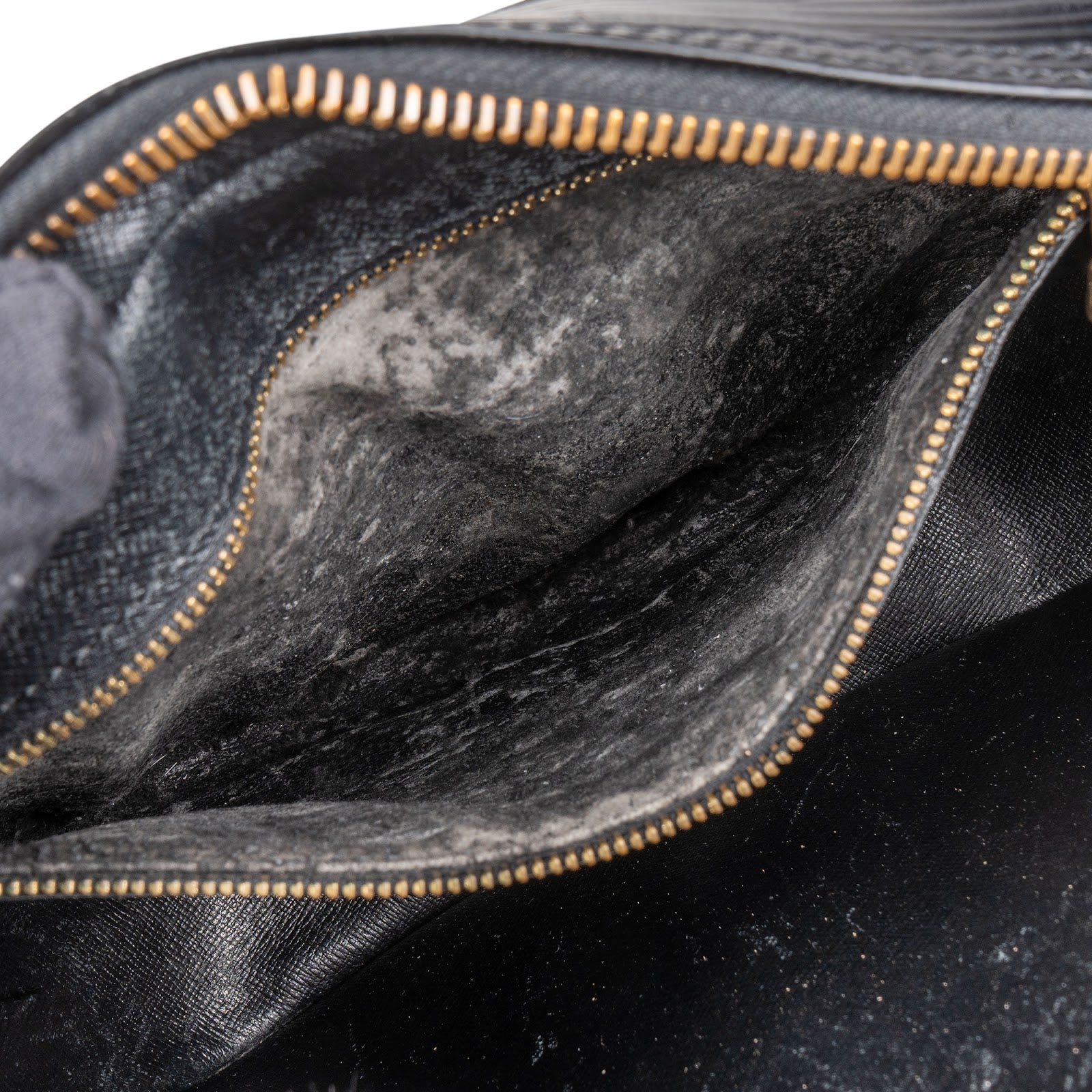 [🔄️B07 / F08] Louis Vuitton Noir Epi Leather Saint Cloud Crossbody Bag - vintageandkickz