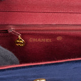Chanel Chevron Velvet Half Moon Single Flap Crossbody Bag xxverschluss erneuern - vintageandkickz