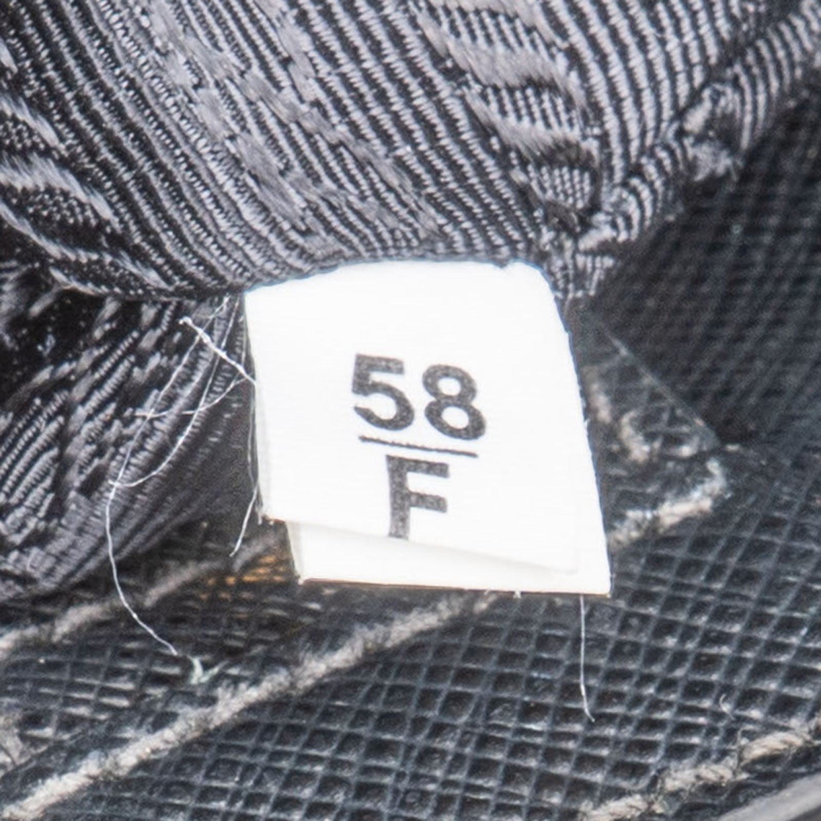 Prada Black Saffiano Leather Galleria Handbag - vintageandkickz