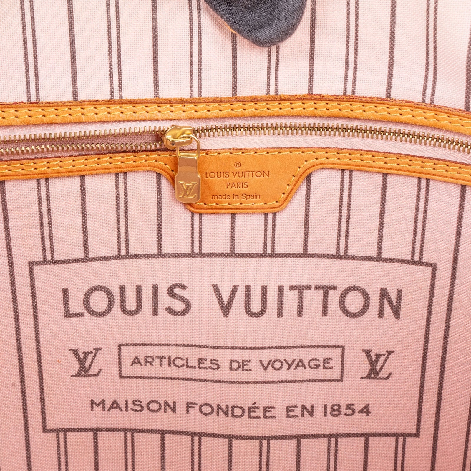 Louis Vuitton Monogram Canvas Neverfull MM Shoulder Bag - vintageandkickz