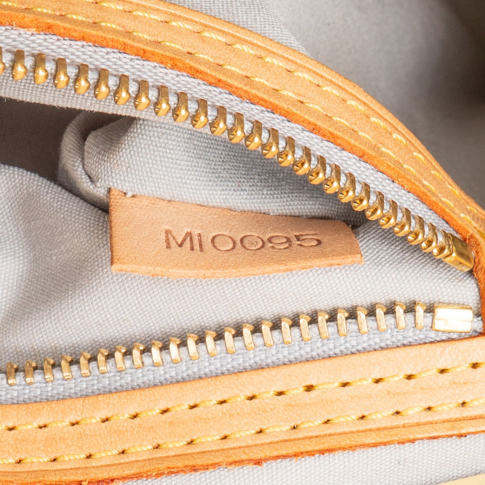 [🔄️B07 / F38] Louis Vuitton Monogram Vernis Houston Handbag - vintageandkickz