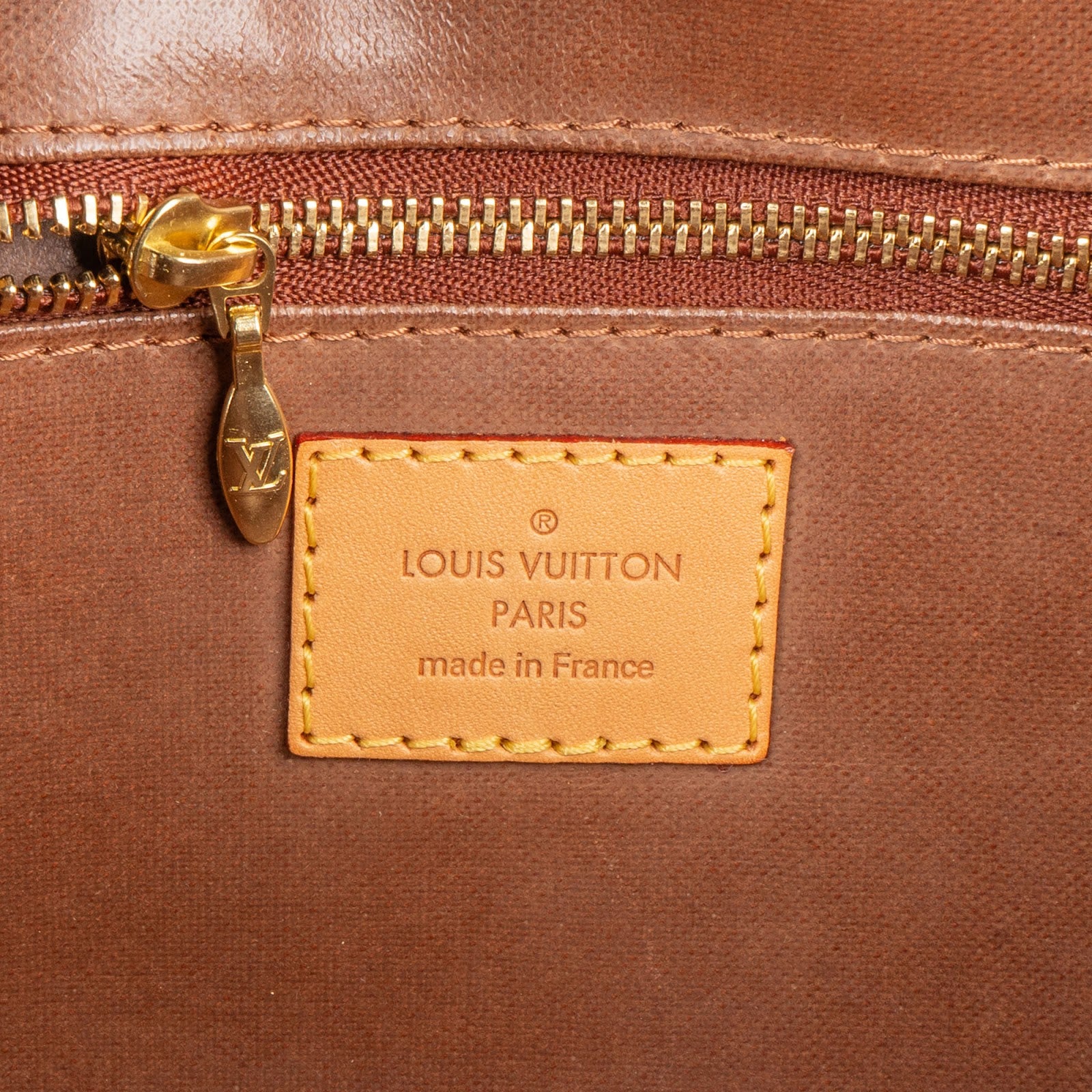 Louis Vuitton Monogram Canvas Toiletry 25 Bag - vintageandkickz