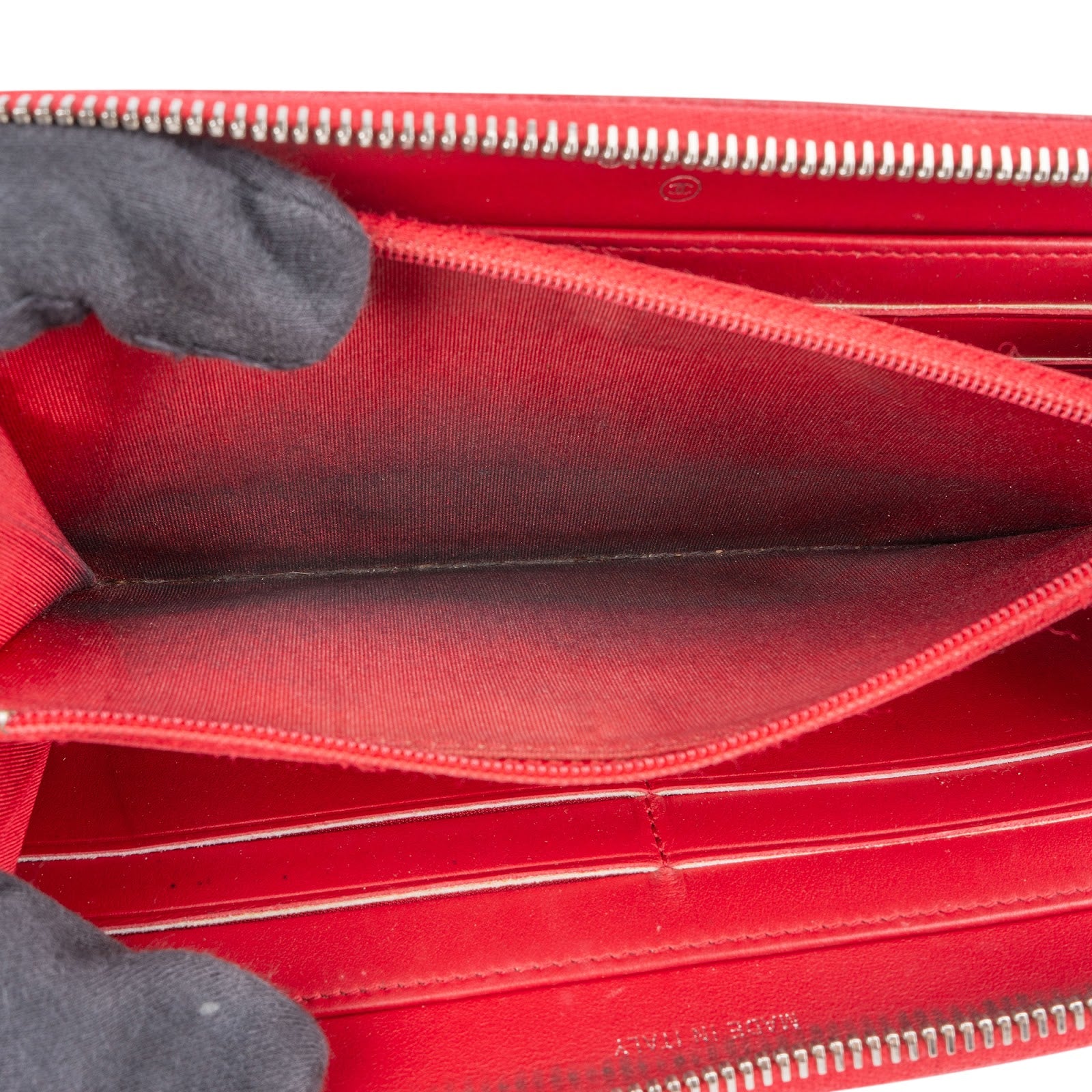 [🔄️B11 / F34] Chanel Caviar Leather Quilted Zip Around Wallet - vintageandkickz