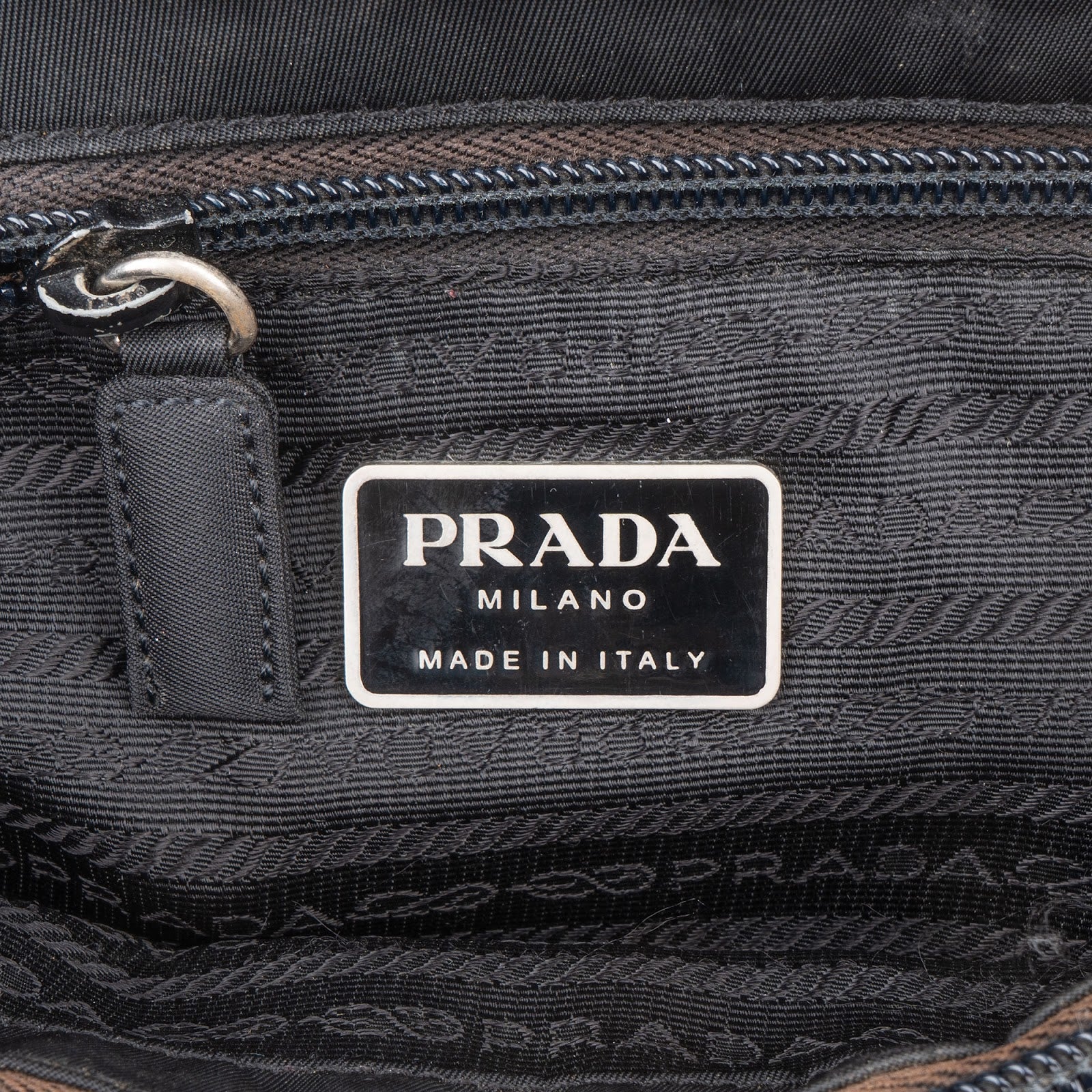 [🔄️B09 / F53] Prada Nylon Tote Handbag - vintageandkickz
