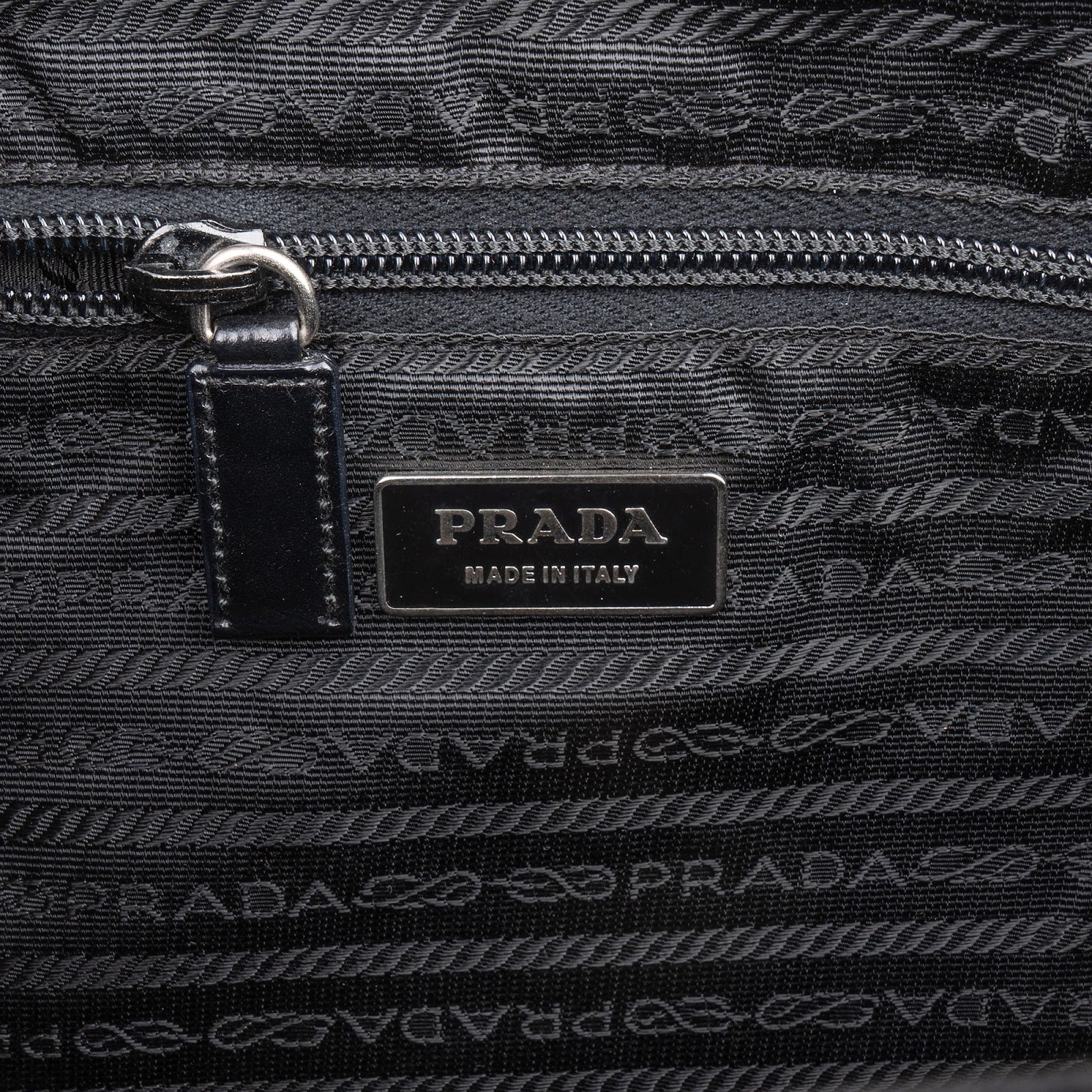 [🔄️B20 / F33] Prada Tessuto Nylon Shoulder Bag - vintageandkickz