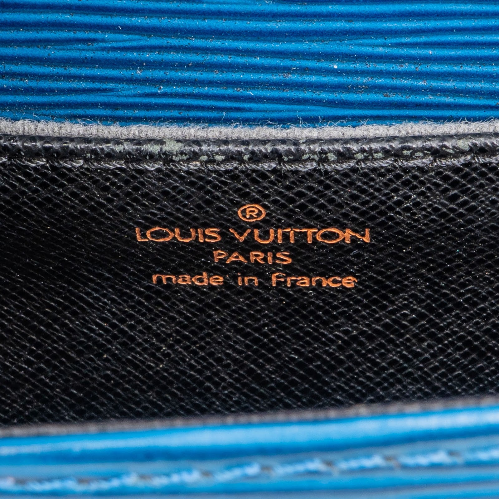 [🔄️B07 / F36] Louis Vuitton Blue Epi Leather Saint Cloud Crossbody Bag - vintageandkickz