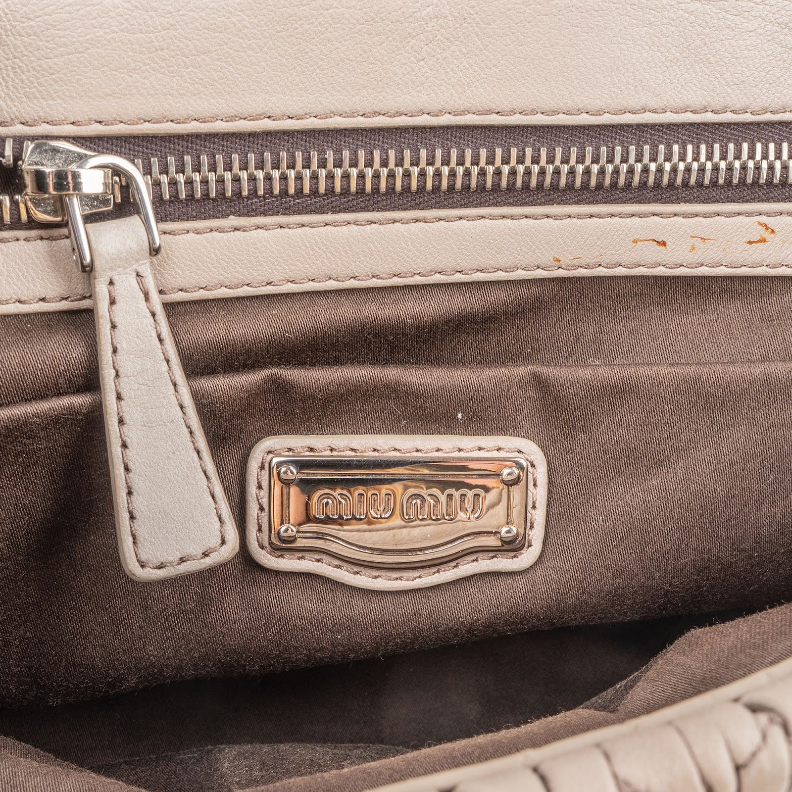 [🔄️B24 / F17] Miu Miu Matelassé Leather Coffer Handbag - vintageandkickz