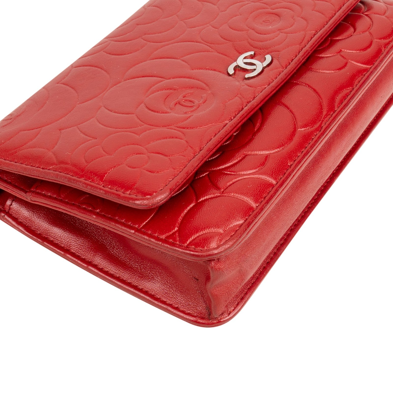 [🔄️B20 / F44] Chanel Embossed Camellia Leather Wallet on Chain Crossbody Bag - vintageandkickz